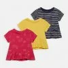 Friboo PEPLUM HEM TEE 3 PACK - T-Shirt Print - Red / Yellow /blue, Kinder 2 Friboo PEPLUM HEM TEE 3 PACK - T-Shirt Print - Red / Yellow /blue, Kinder -Friboo Verkaufsgeschäft aca65ce28f41411c90b9ae9ac3a3bf0a